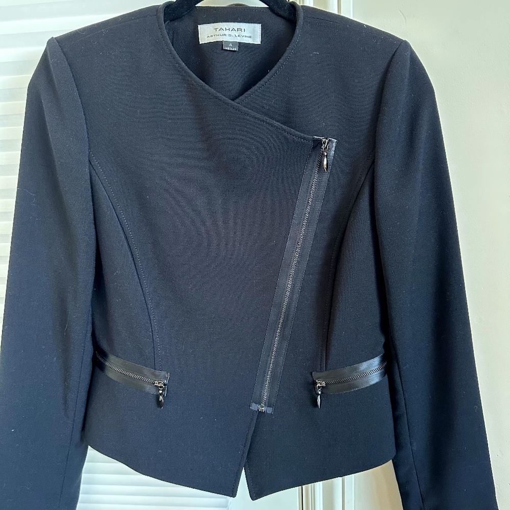 TAHARI Asymmetrical zipper jacket